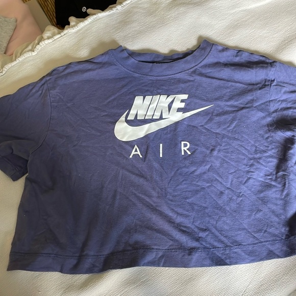 small cropped nike tee perfect condition - Picture 1 of 3